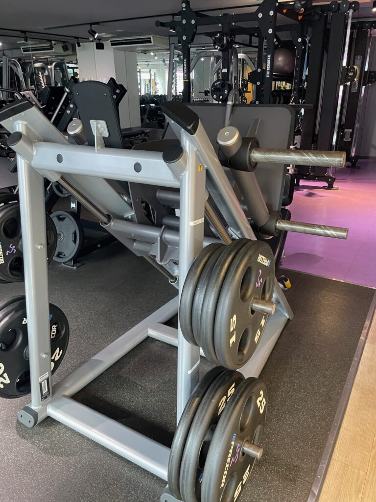 レッグプレスマシン