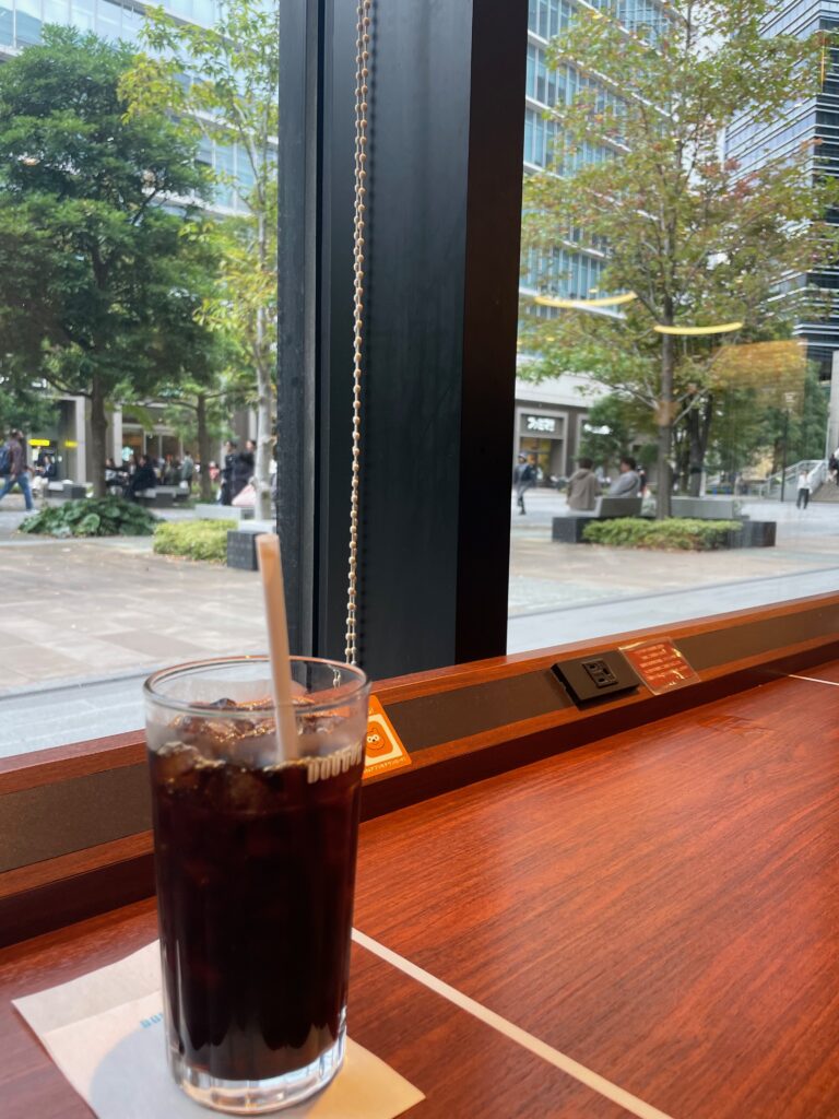 コンセント付きカウンター席