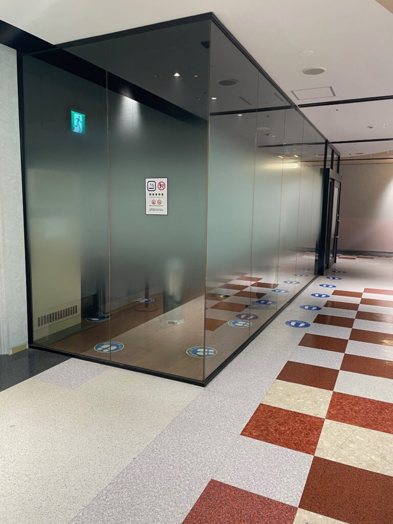 喫煙ルーム