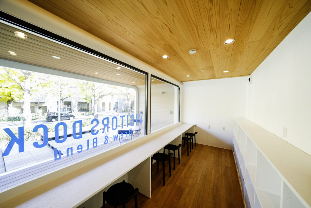 「VISITORS DOCK | Brew & Blend」