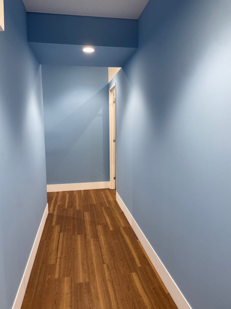 水色で統一された店内