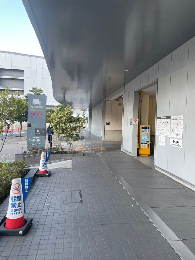 オーケーみなとみらいの駐輪場