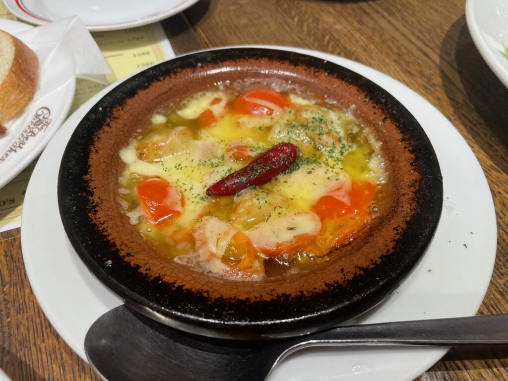 プチトマトとにんにくとチーズのアヒージョ