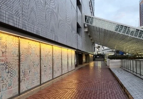 会場:JR横浜駅 東口駅前広場デッキ(ルミネ横浜1階直結)