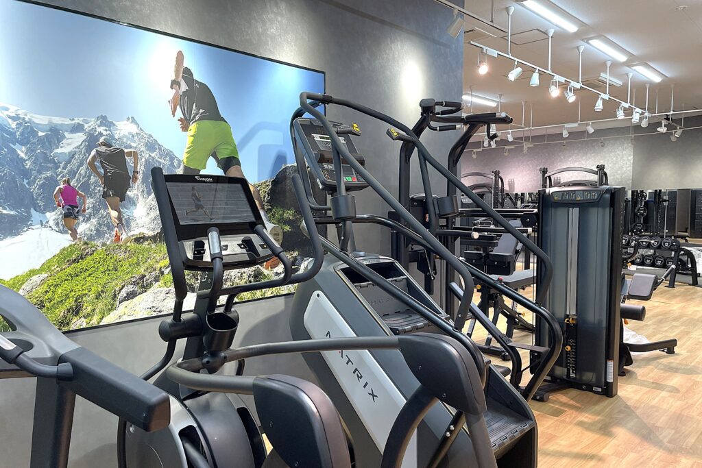 ワールドプラスジム 磯子岡村店