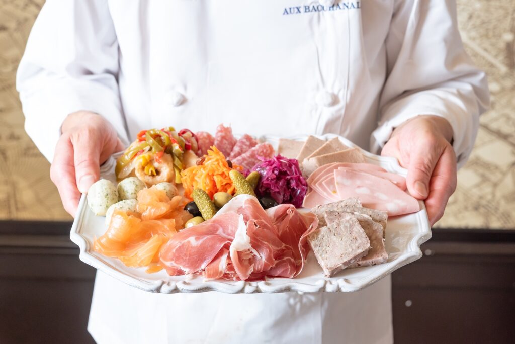 AUX BACCHANALES La Sœur