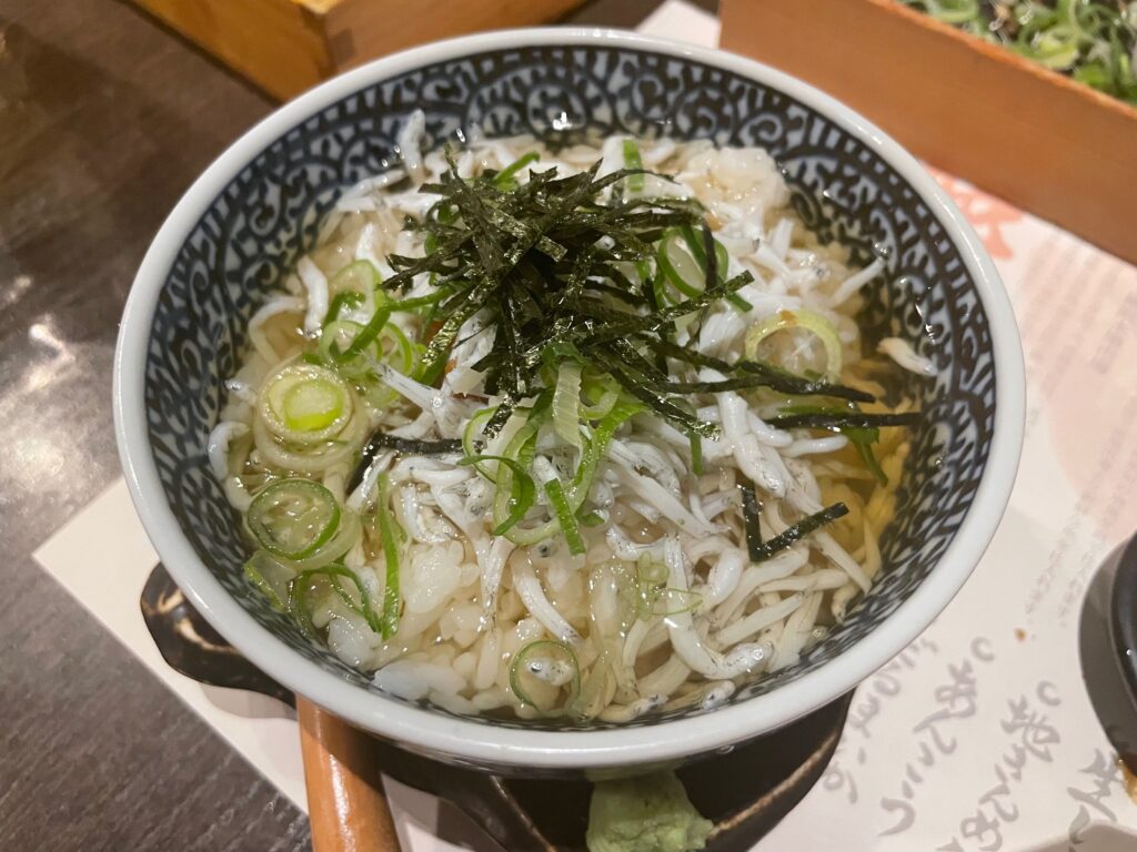 釜揚げしらすと梅茶漬け