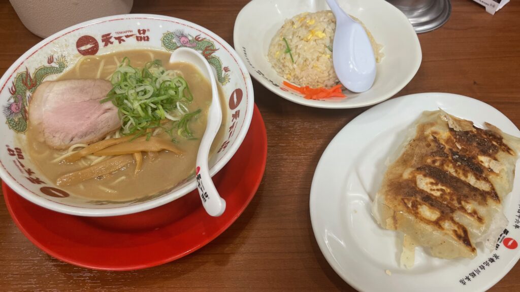 サービス定食（ラーメン・チャーハン・餃子セット）