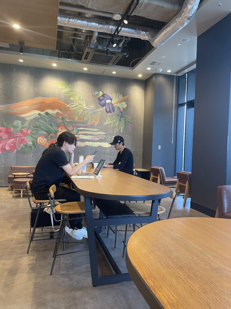 スターバックスコーヒー北仲ブリック&ホワイト店