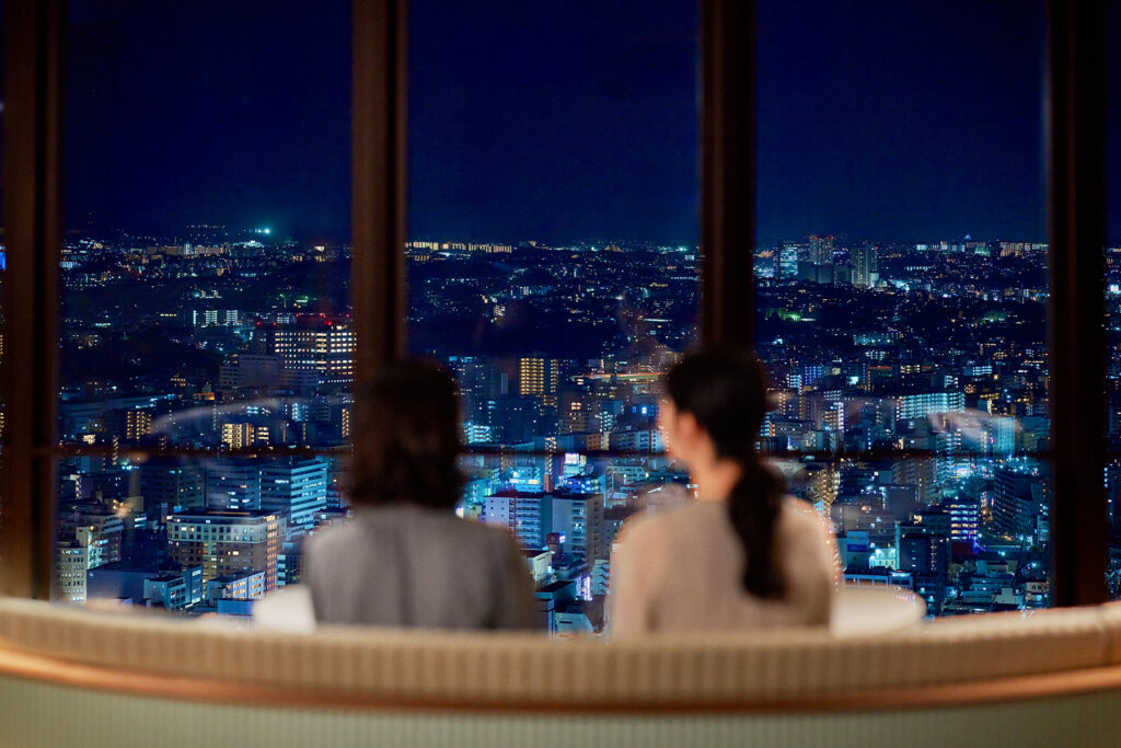 【OMO5横浜馬車道】夜景を眺めるイメージ